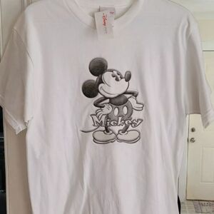 Mickey Mouse Disney Store T-shirt White Size Medium NWT PLEASE READ